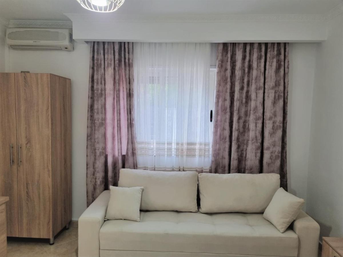 Отель My Holiday House Дуррес Экстерьер фото