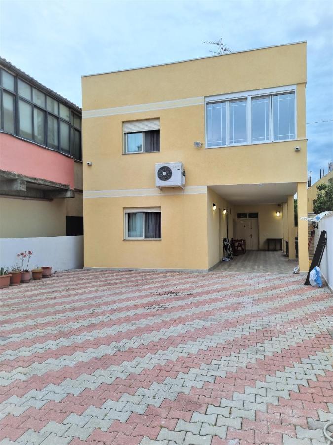 Отель My Holiday House Дуррес Экстерьер фото